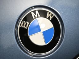 BMW 3 Series 330i NA xDrive Sedan 2026 — side view