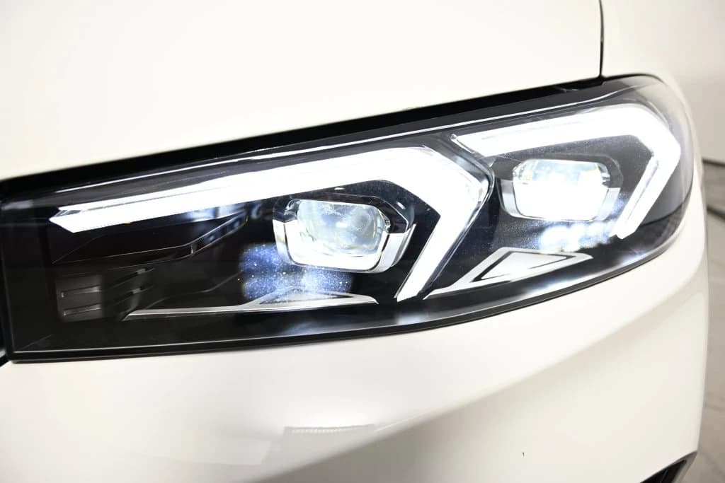 BMW 3 Series 330i NA xDrive Sedan 2026 — side view
