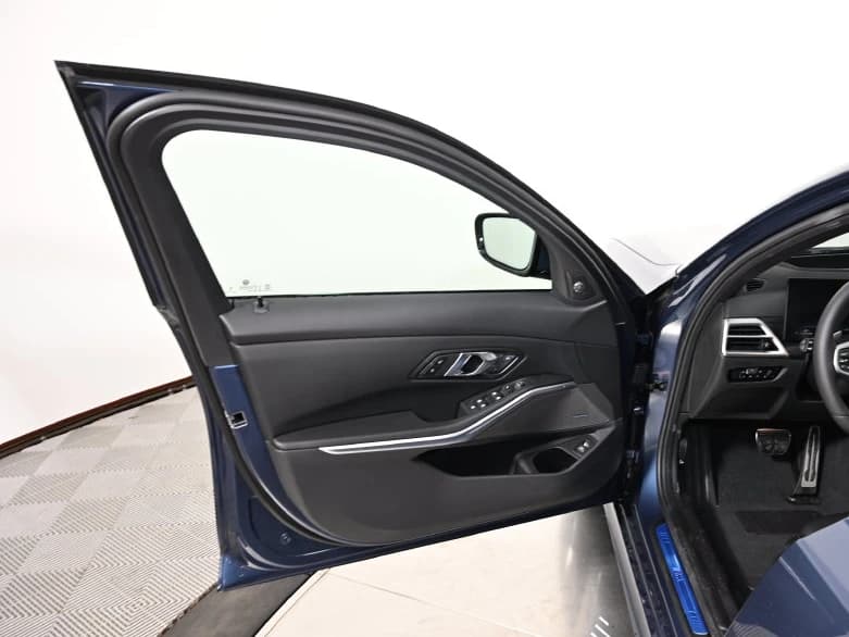 BMW 3 Series 330i NA xDrive Sedan 2026 — side view
