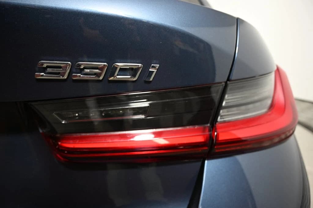 BMW 3 Series 330i NA xDrive Sedan 2026 — side view
