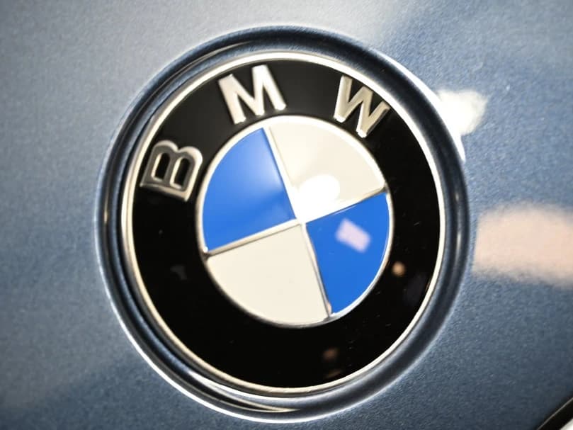 BMW 3 Series 330i NA xDrive Sedan 2026 — side view