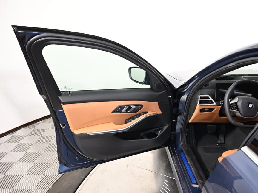 BMW 3 Series 330i NA xDrive Sedan 2026 — side view