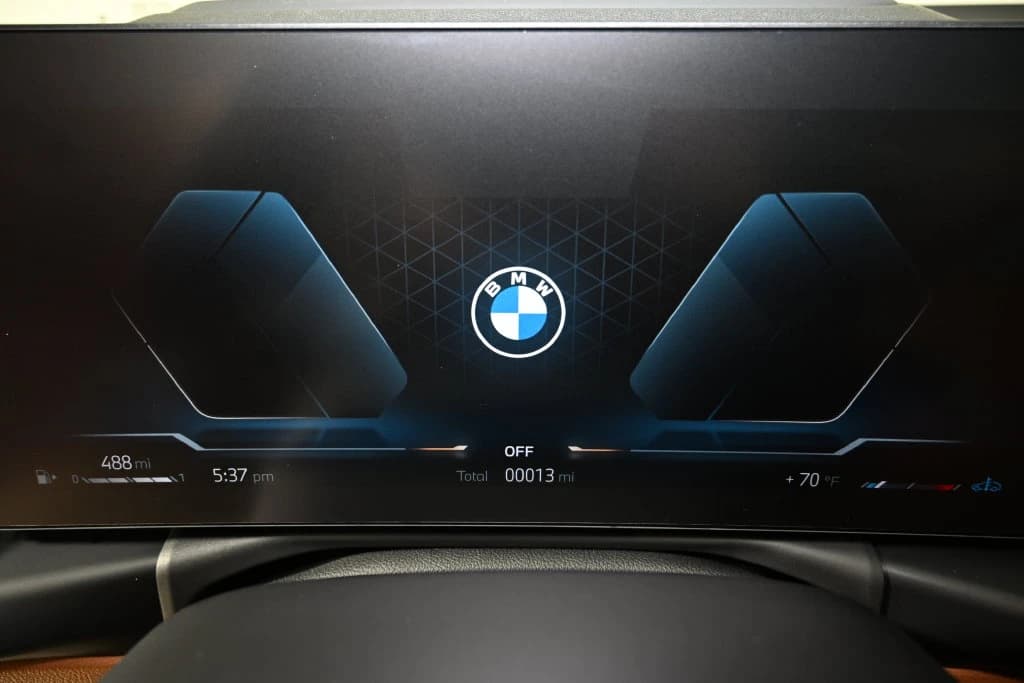 BMW 3 Series 330i NA xDrive Sedan 2026 — side view