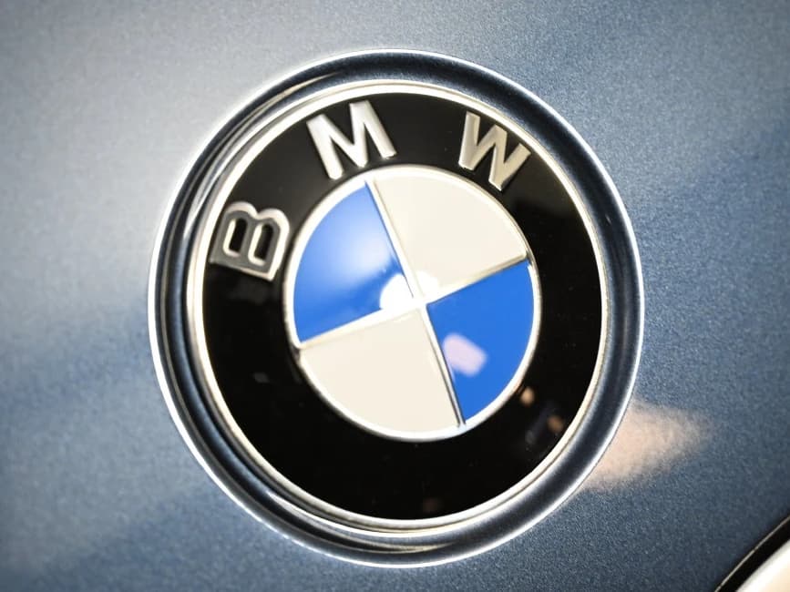 BMW 3 Series 330i NA xDrive Sedan 2026 — side view