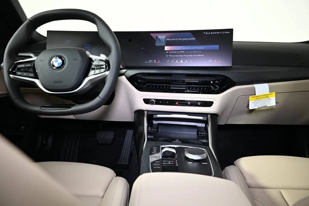 BMW 3 Series 330i NA xDrive Sedan 2026 — side view