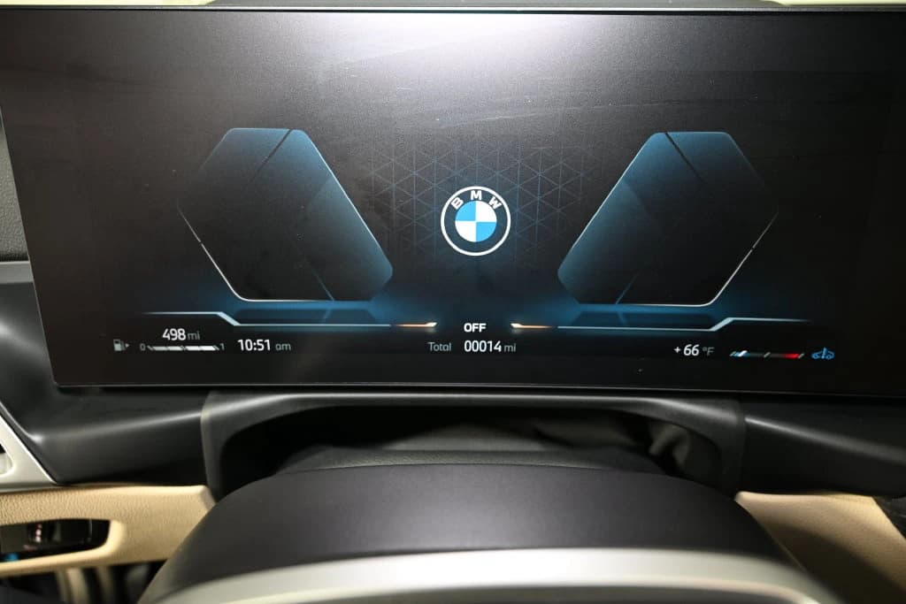 BMW 3 Series 330i NA xDrive Sedan 2026 — side view