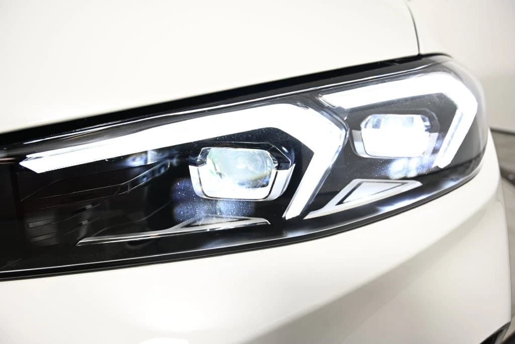 BMW 3 Series 330i NA xDrive Sedan 2026 — side view
