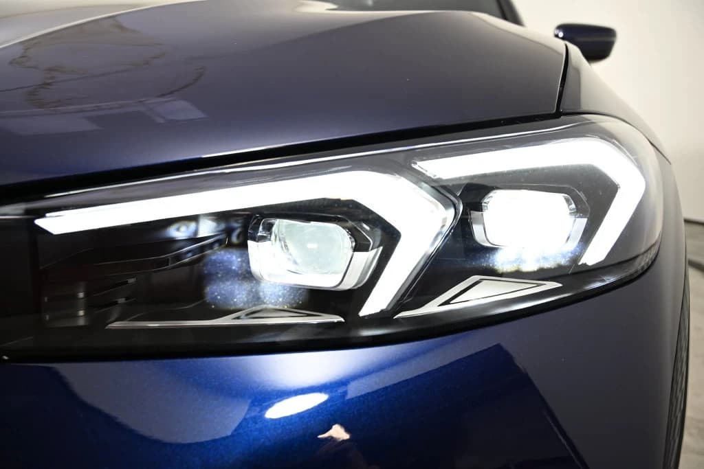 BMW 3 Series 330i NA xDrive Sedan 2026 — side view