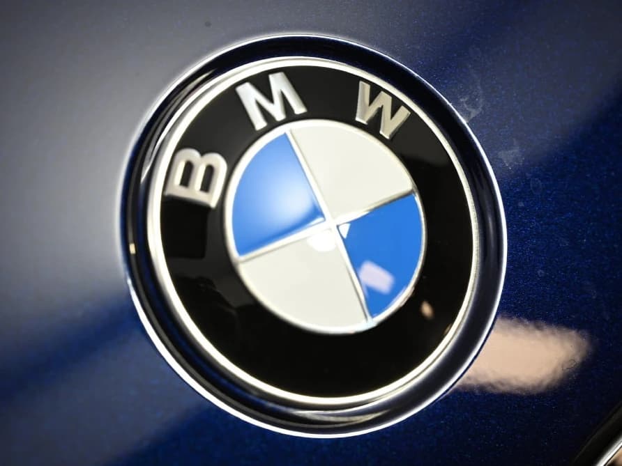 BMW 3 Series 330i NA xDrive Sedan 2026 — side view