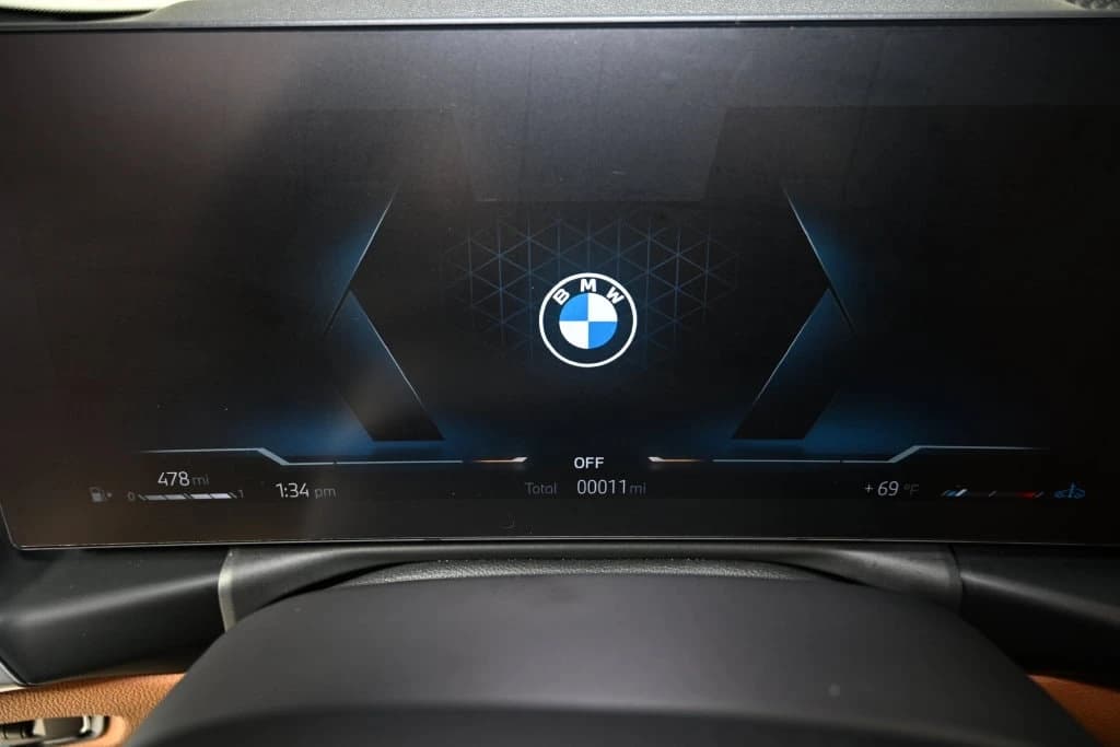 BMW 3 Series 330i NA xDrive Sedan 2026 — side view