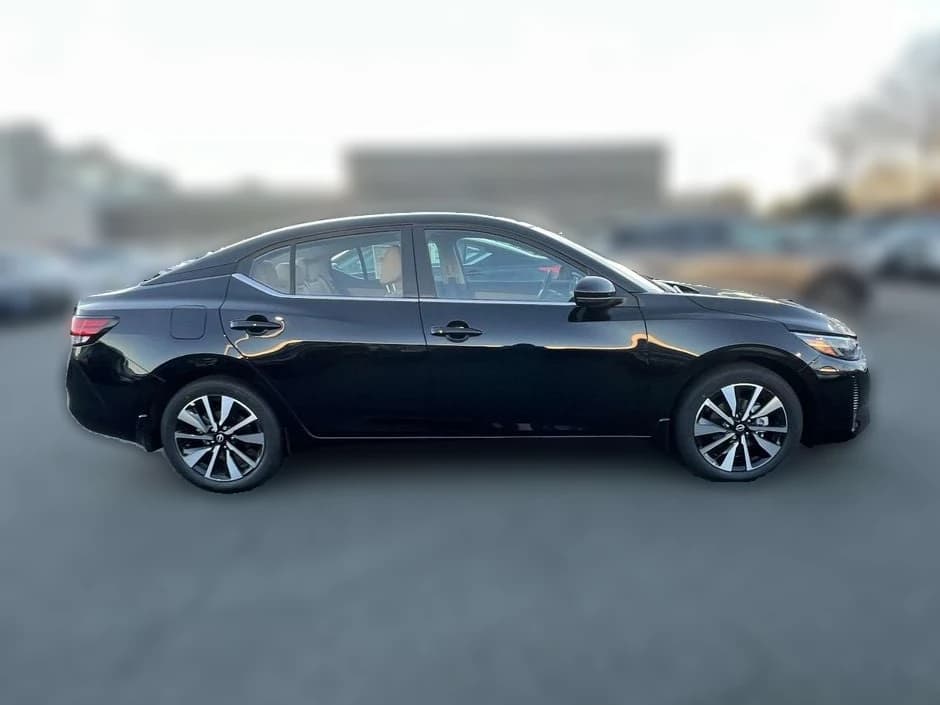 Nissan Sentra SV CVT 2025 — side view