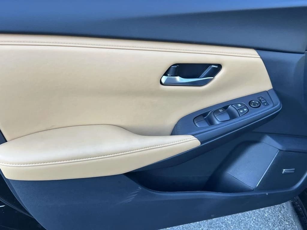 Nissan Sentra SV CVT 2025 — side view