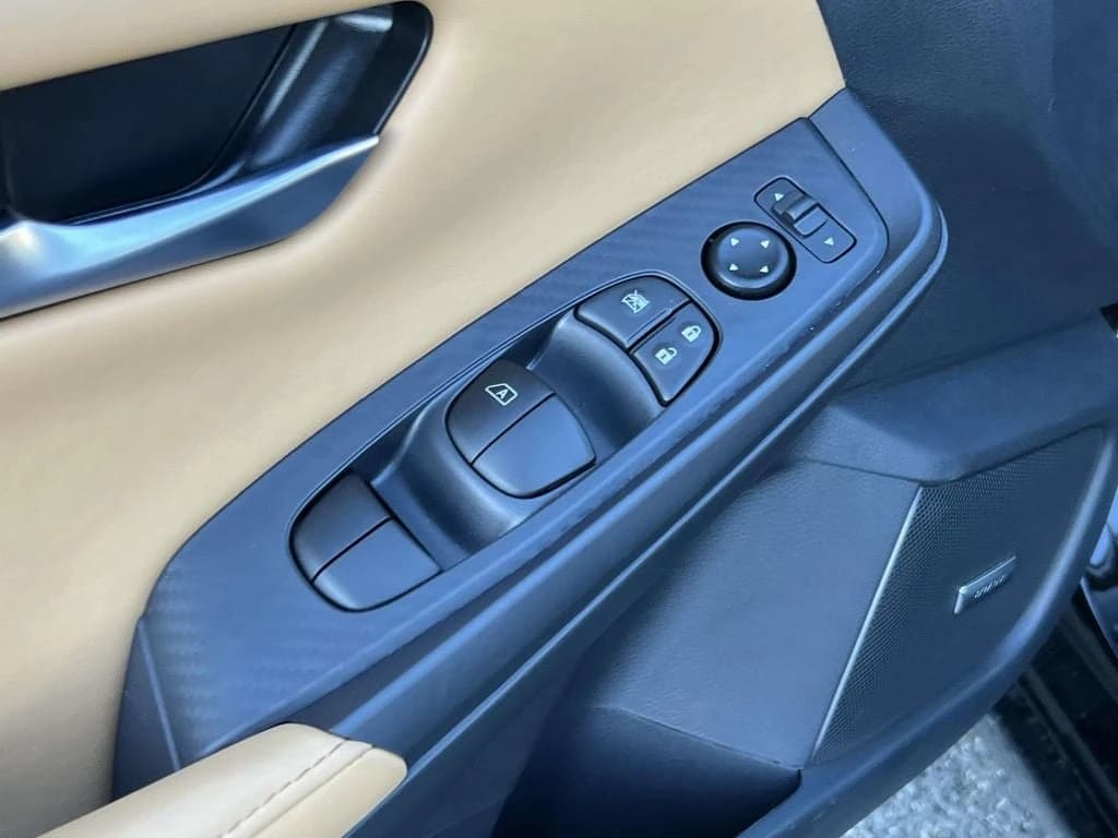 Nissan Sentra SV CVT 2025 — side view