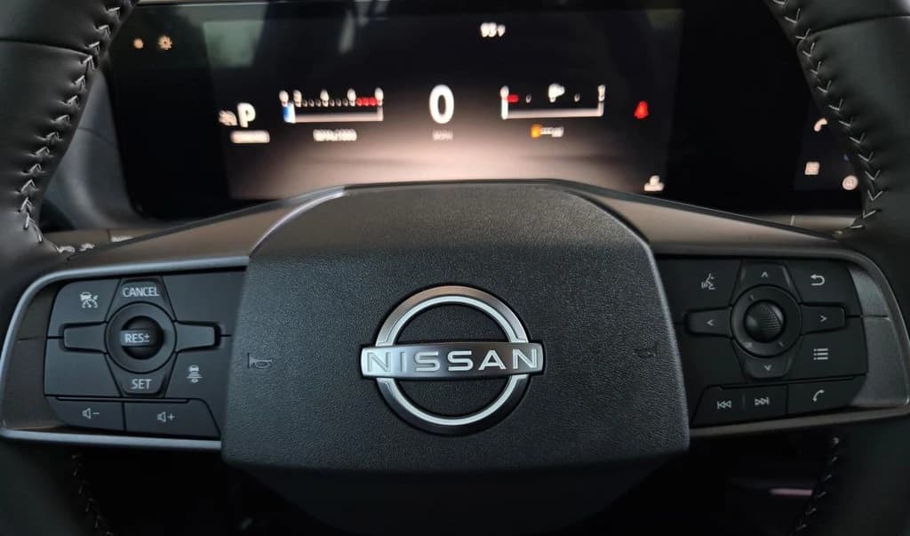 Nissan Sentra SV Sedan 2026 — side view