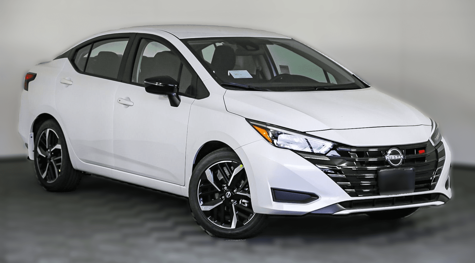 Nissan Versa SR CVT 2025 — side view