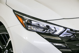 Nissan Versa SR CVT 2025 — side view