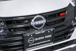 Nissan Versa SR CVT 2025 — side view