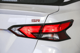 Nissan Versa SR CVT 2025 — side view