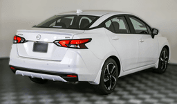 Nissan Versa SR CVT 2025 — side view