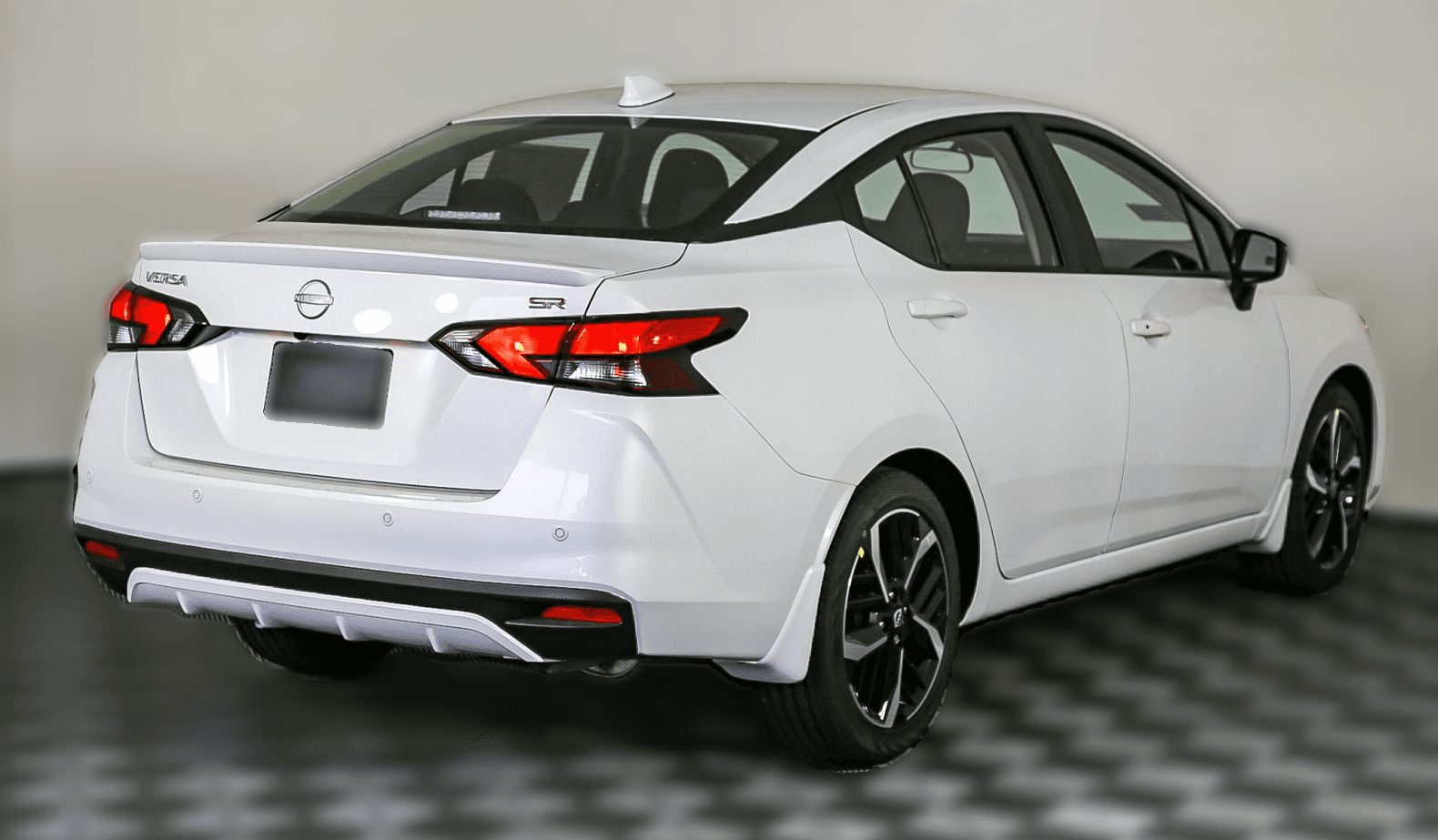 Nissan Versa SR CVT 2025 — side view
