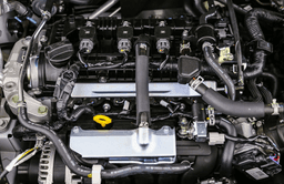 Nissan Versa SR CVT 2025 — side view