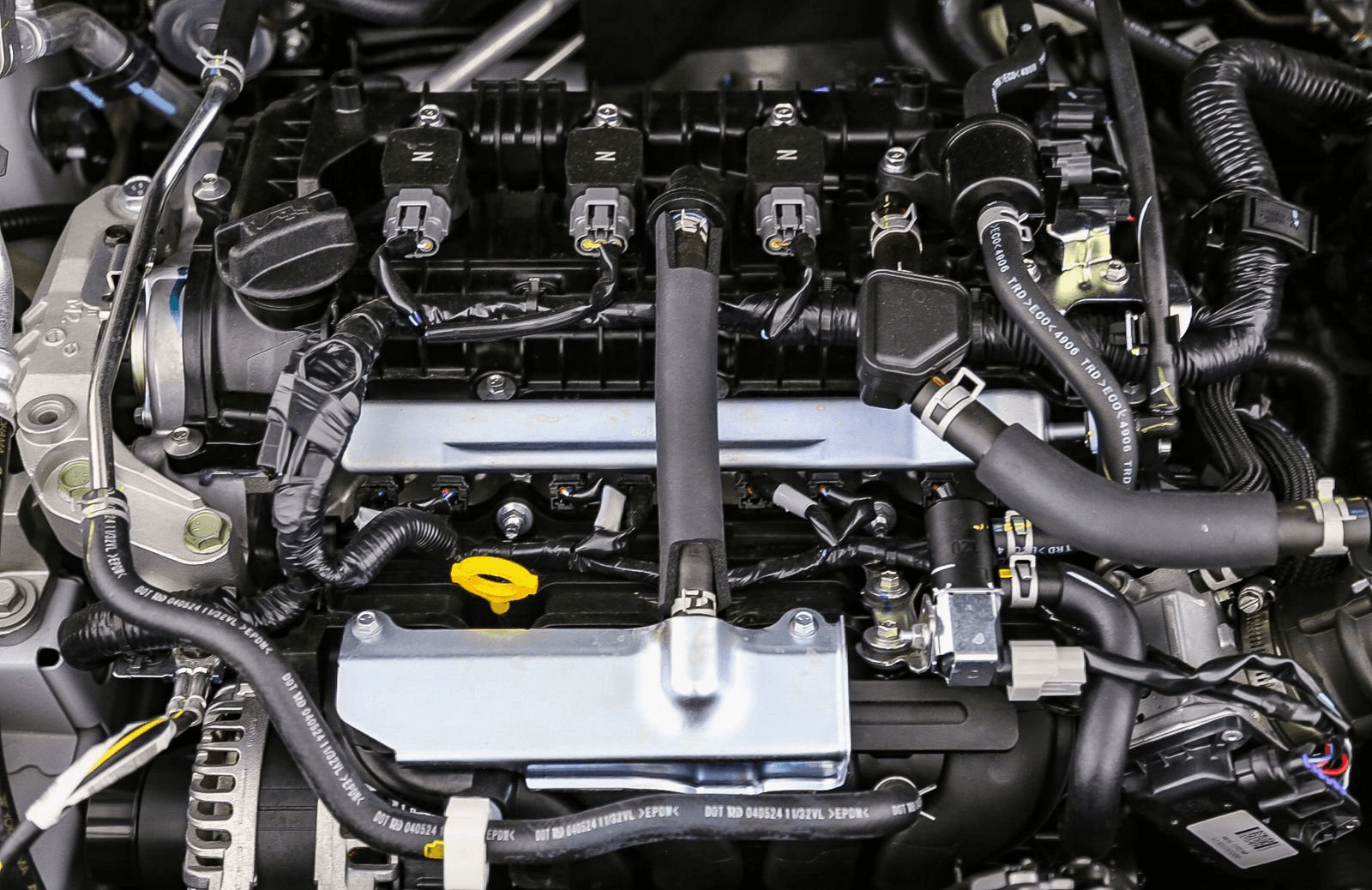 Nissan Versa SR CVT 2025 — side view