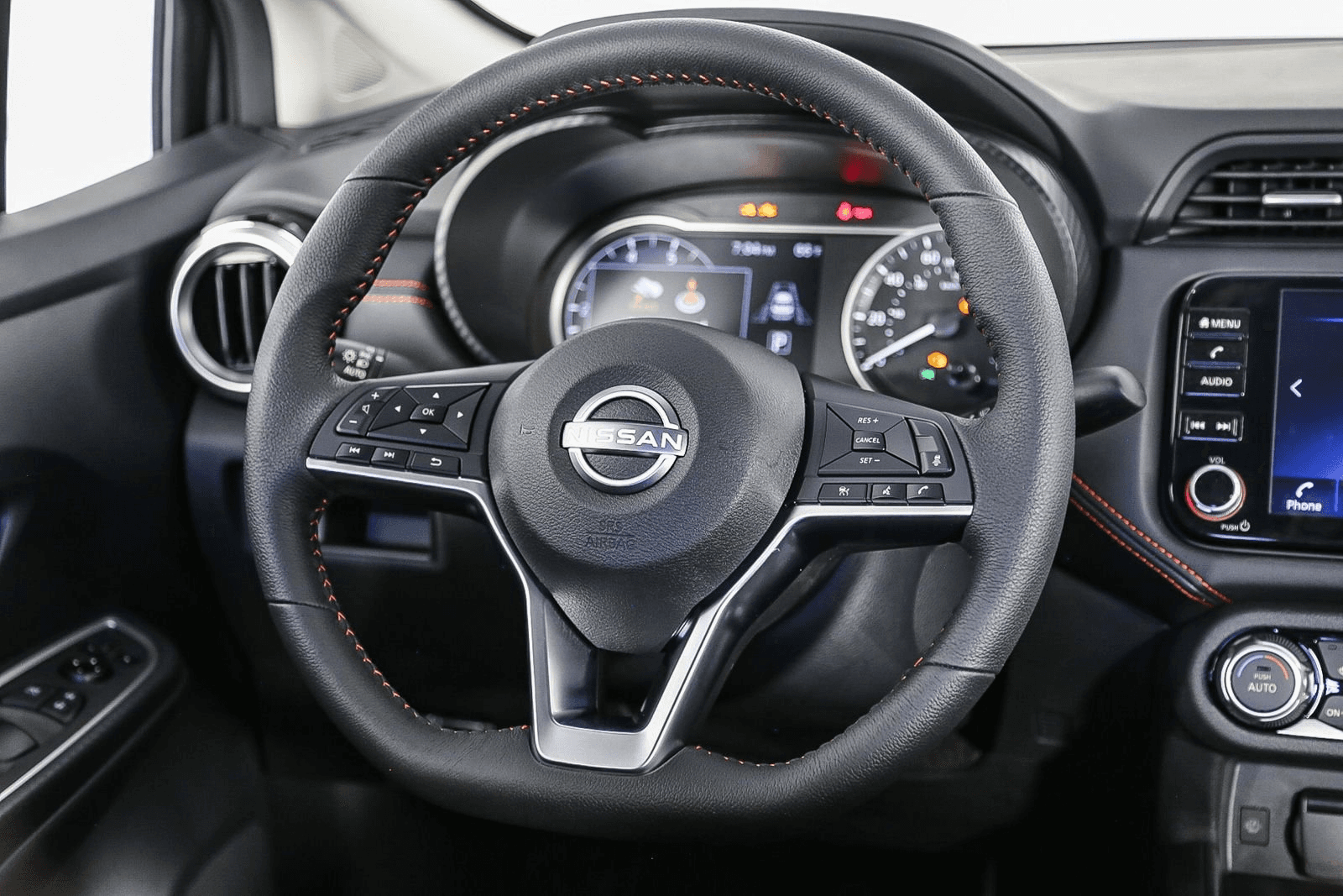 Nissan Versa SR CVT 2025 — side view