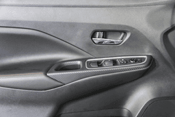 Nissan Versa SR CVT 2025 — side view