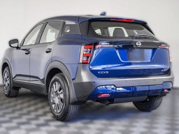 Nissan Kicks S AWD 2025 — side view