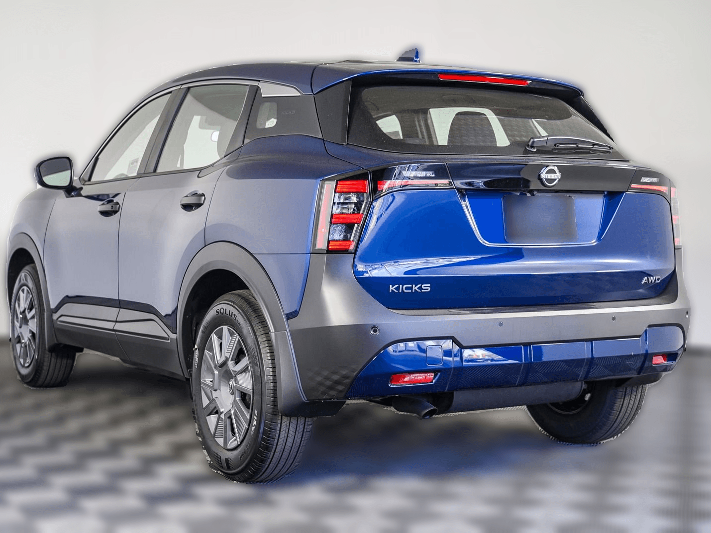 Nissan Kicks S AWD 2025 — side view