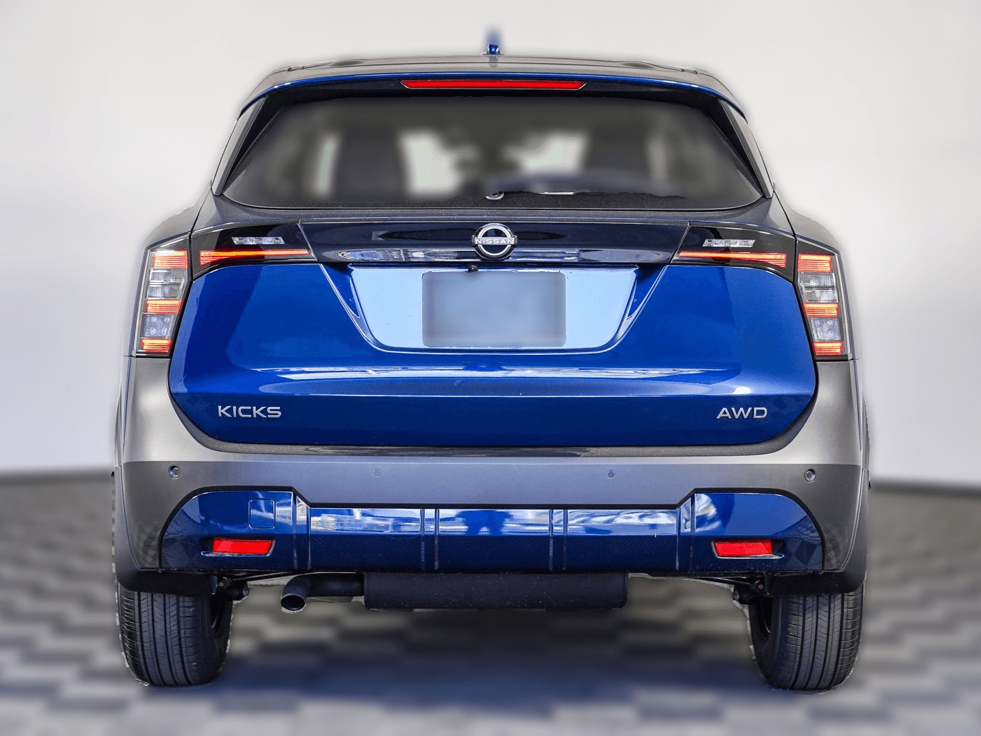 Nissan Kicks S AWD 2025 — side view