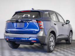Nissan Kicks S AWD 2025 — side view