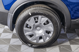 Nissan Kicks S AWD 2025 — side view