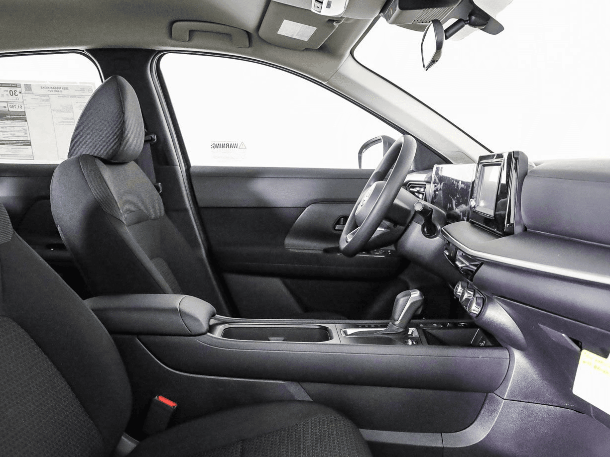 Nissan Kicks S AWD 2025 — side view
