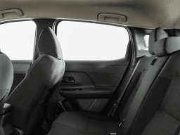 Nissan Kicks S AWD 2025 — side view