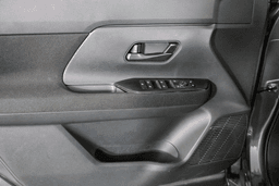 Nissan Kicks S AWD 2025 — side view