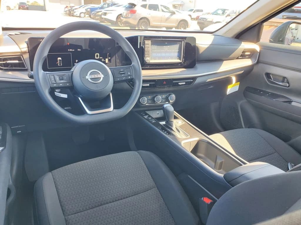 Nissan Kicks S FWD 2026 — side view