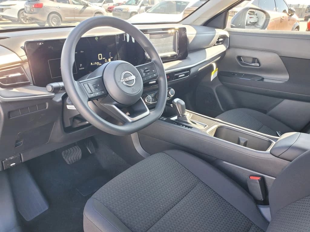 Nissan Kicks S FWD 2026 — side view