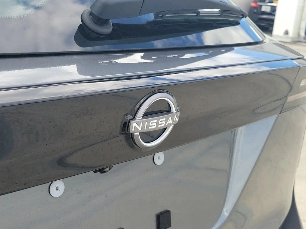 Nissan Kicks S FWD 2026 — side view