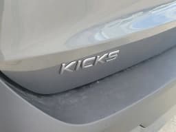 Nissan Kicks S FWD 2026 — side view