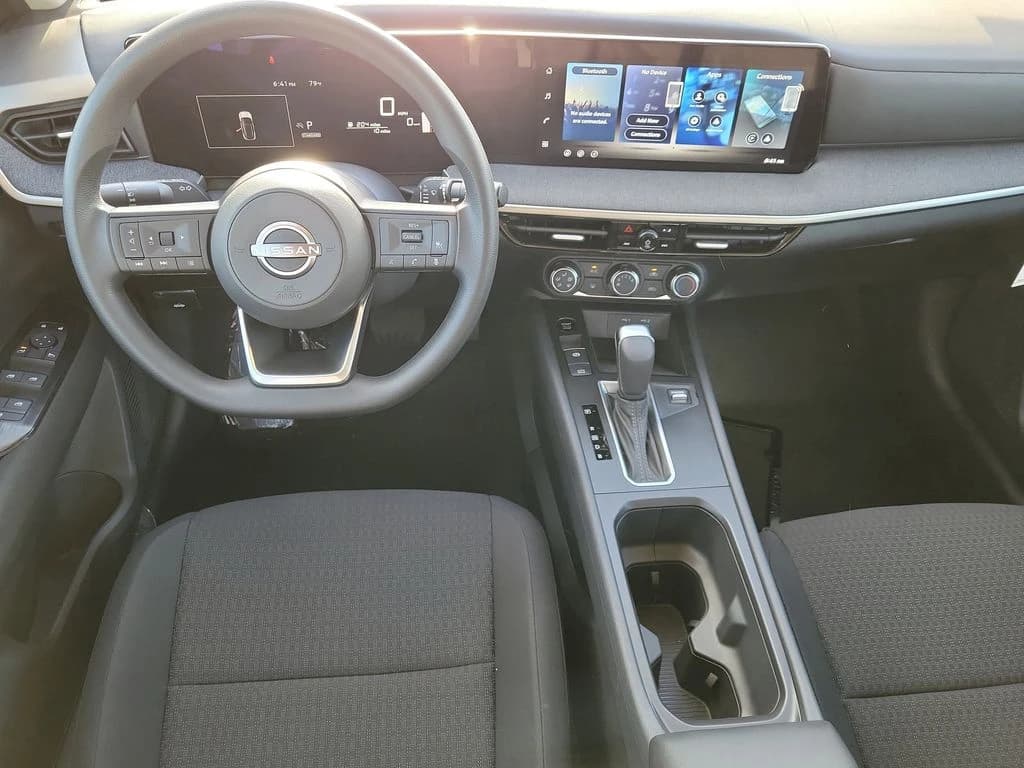 Nissan Kicks S FWD 2026 — side view