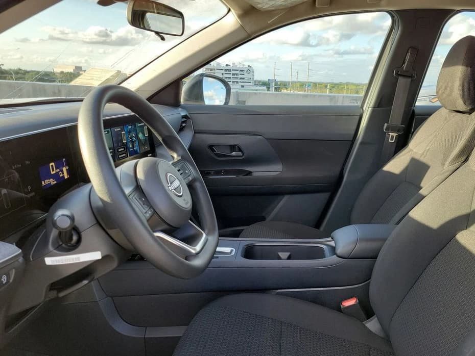 Nissan Kicks S FWD 2026 — side view