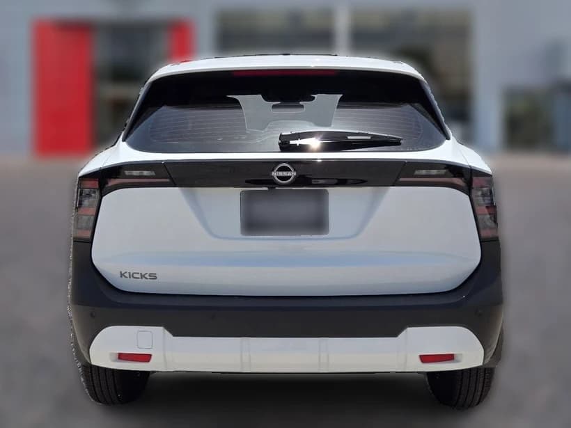 Nissan Kicks S FWD 2027 — side view