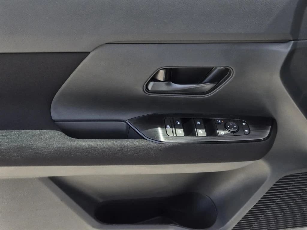 Nissan Kicks S FWD 2027 — side view
