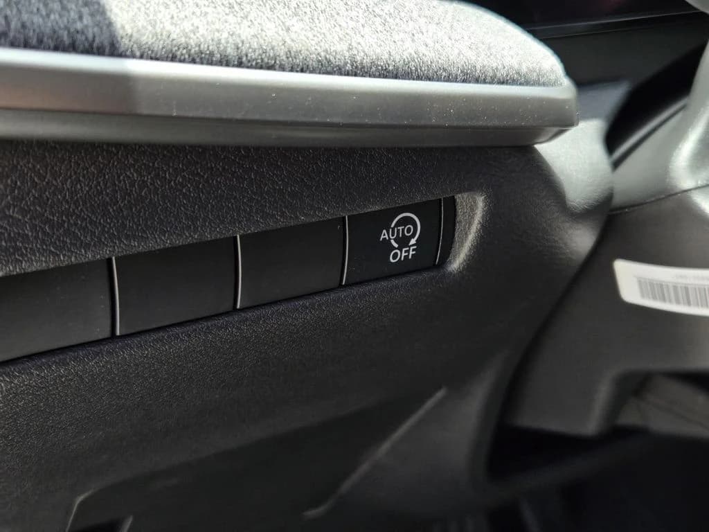 Nissan Kicks S FWD 2027 — side view
