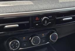 Nissan Kicks S FWD 2027 — side view