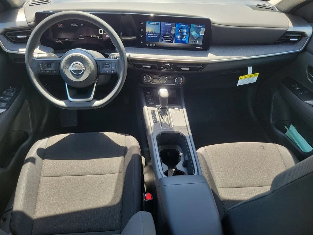 Nissan Kicks S FWD 2026 — side view