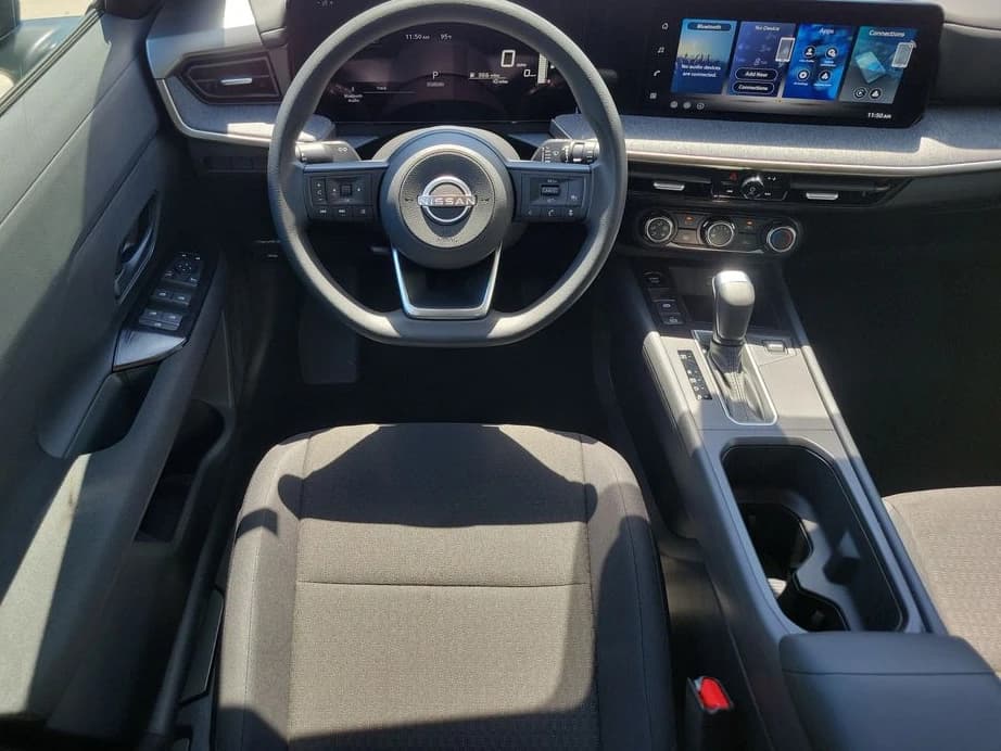 Nissan Kicks S FWD 2026 — side view