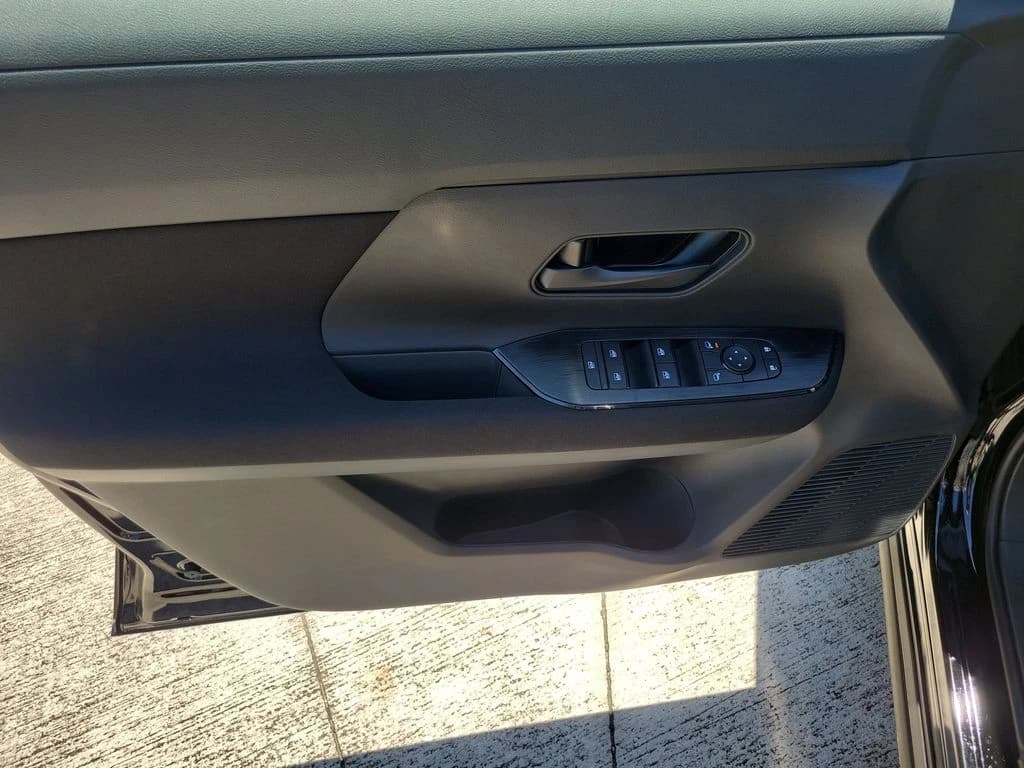 Nissan Kicks S FWD 2026 — side view