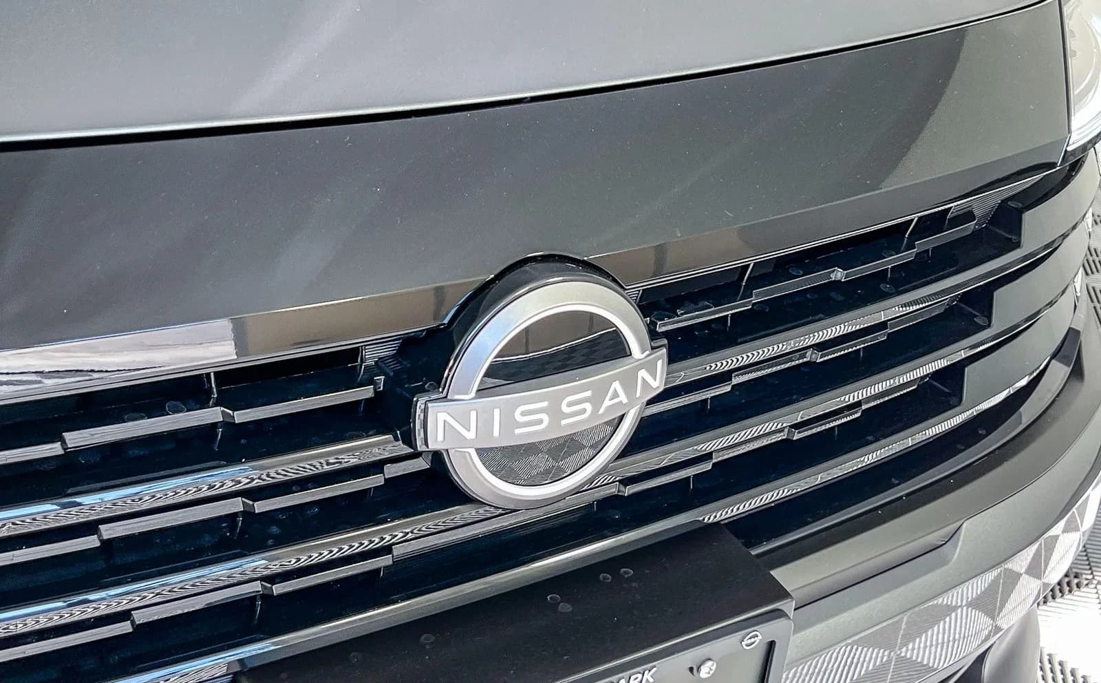 Nissan Kicks SV FWD 2025 — side view